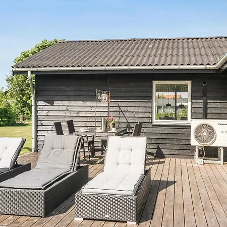 Ferienhaus 3 Bedroom Cozy In *